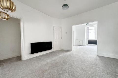 3 bedroom terraced house to rent, Glendore, Salford