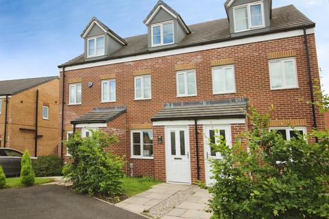 3 bedroom townhouse for sale, Frobisher Avenue, CASTLEFORD