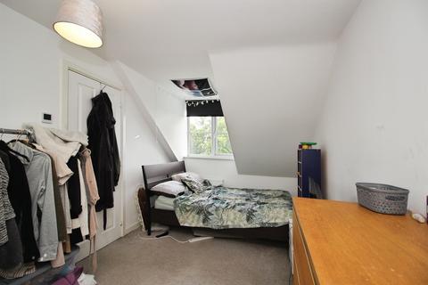 3 bedroom townhouse for sale, Frobisher Avenue, CASTLEFORD