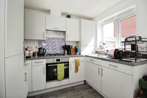 3 bedroom townhouse for sale, Frobisher Avenue, CASTLEFORD