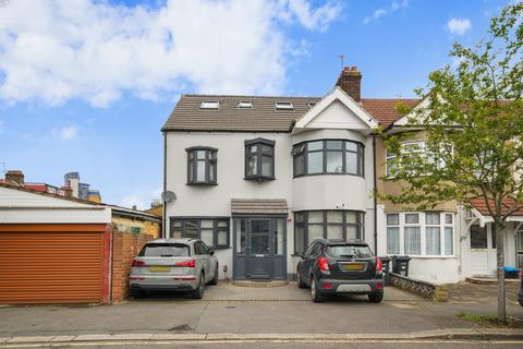 5 bedroom end of terrace house for sale, Clifton Road, Ilford, IG2