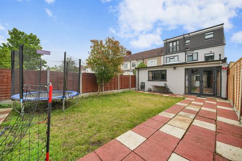 5 bedroom end of terrace house for sale, Clifton Road, Ilford, IG2