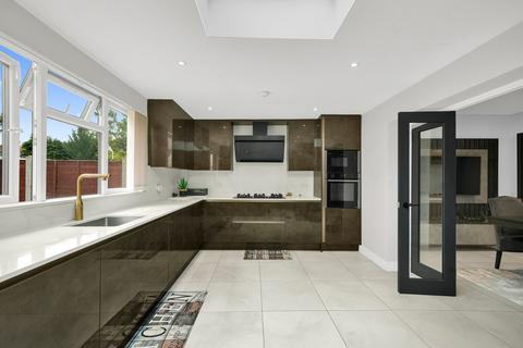 5 bedroom end of terrace house for sale, Clifton Road, Ilford, IG2