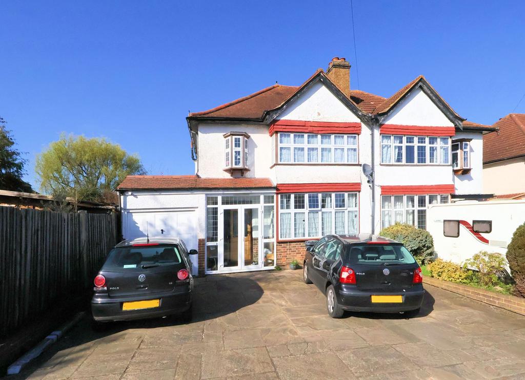 Detached house exterior, driveway