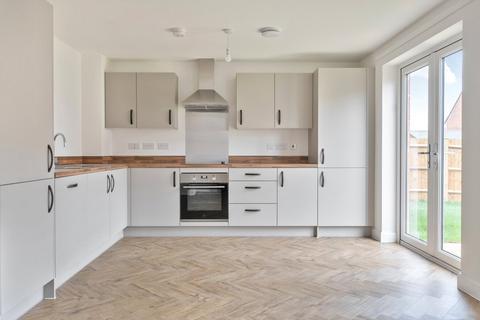 4 bedroom detached house to rent, Banbury Grove, Aylesbury HP22