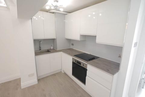 4 bedroom semi-detached house to rent, Rookery Cottages, Hatfield