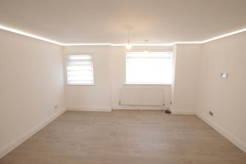 4 bedroom semi-detached house to rent, Rookery Cottages, Hatfield