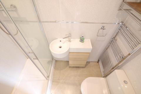 4 bedroom semi-detached house to rent, Rookery Cottages, Hatfield