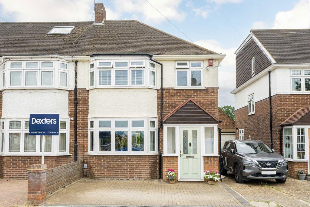 Detached house exterior, driveway
