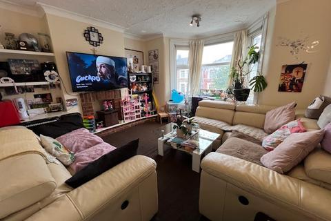 2 bedroom flat to rent, Blythswood Road, Ilford, Essex, IG3