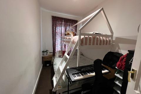 2 bedroom flat to rent, Blythswood Road, Ilford, Essex, IG3