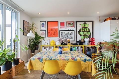 2 bedroom flat for sale, Nicholson Square, London, E3