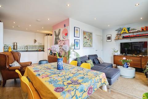 2 bedroom flat for sale, Nicholson Square, London, E3