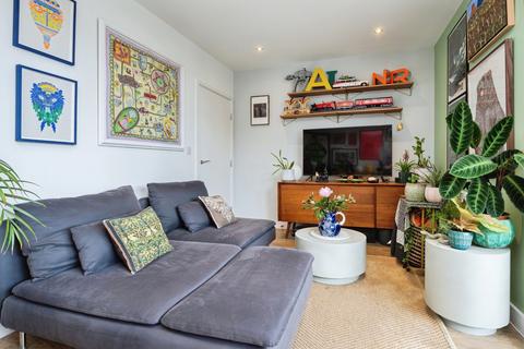 2 bedroom flat for sale, Nicholson Square, London, E3