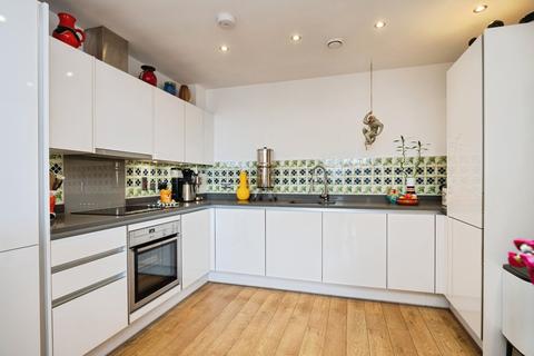 2 bedroom flat for sale, Nicholson Square, London, E3