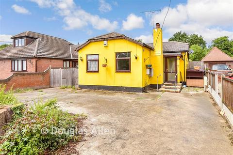 3 bedroom detached bungalow for sale, Branksome Avenue, Wickford, Essex
