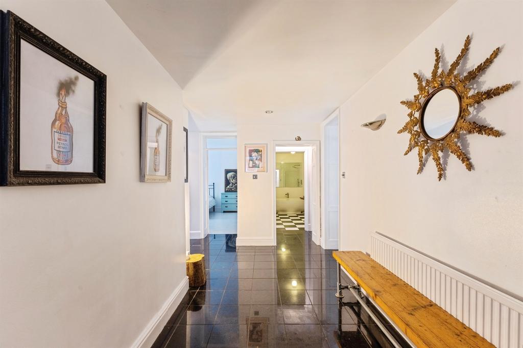 Apartment in Bristol, Clifton - View 3