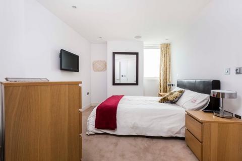 2 bedroom apartment to rent, Number One Building, Portsmouth PO1
