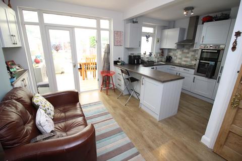 3 bedroom terraced house for sale, Fairford Gardens, Worcester Park KT4