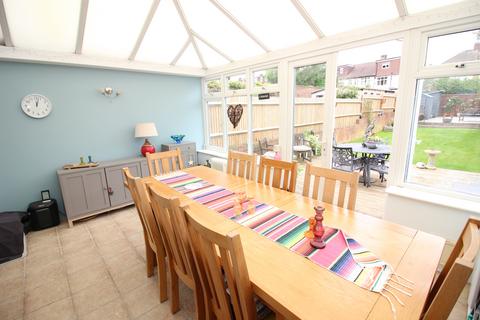 3 bedroom terraced house for sale, Fairford Gardens, Worcester Park KT4