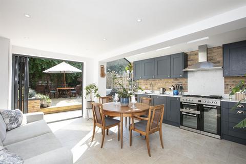 Graces Road, Camberwell, SE5