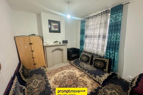 3 bedroom end of terrace house for sale, Selbourne Road Luton LU4 8LU