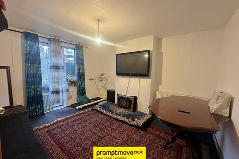 3 bedroom end of terrace house for sale, Selbourne Road Luton LU4 8LU