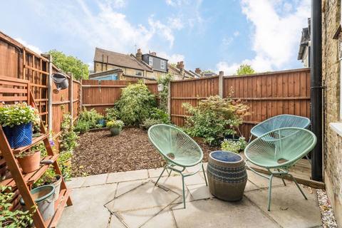 2 bedroom flat for sale, Kenlor Road, London SW17