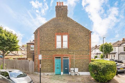 2 bedroom flat for sale, Kenlor Road, London SW17