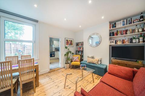 2 bedroom flat for sale, Kenlor Road, London SW17