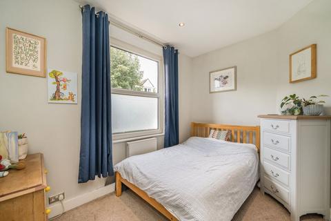 2 bedroom flat for sale, Kenlor Road, London SW17