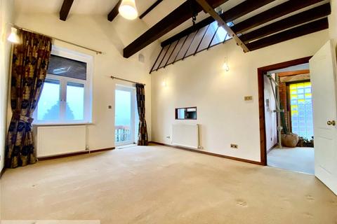 2 bedroom apartment for sale, Castleton Road, Thornham, Royton, Oldham, OL2