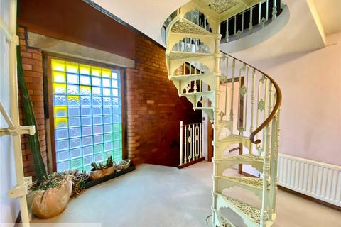 2 bedroom apartment for sale, Castleton Road, Thornham, Royton, Oldham, OL2