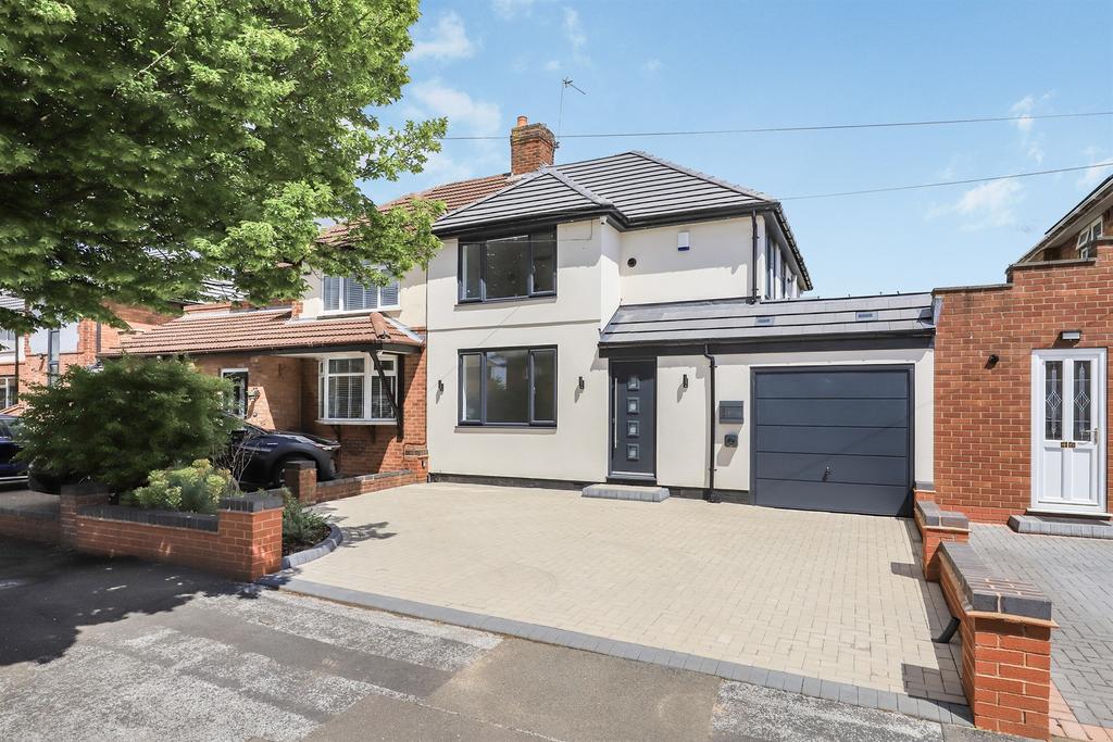 3 bedroom semi-detached house for sale