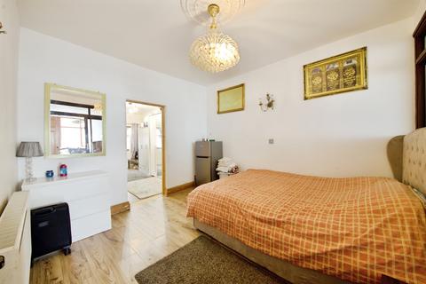 3 bedroom terraced house for sale, Kingston Road, Ilford