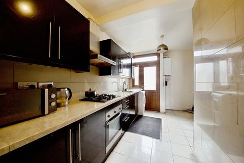 3 bedroom terraced house for sale, Kingston Road, Ilford
