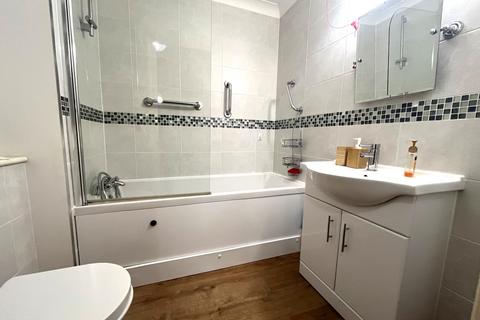 2 bedroom retirement property to rent, Grandfield Avenue, WATFORD