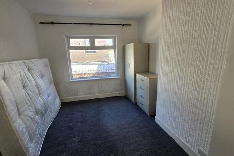 1 bedroom flat to rent, Collier Row Road, Romford RM5