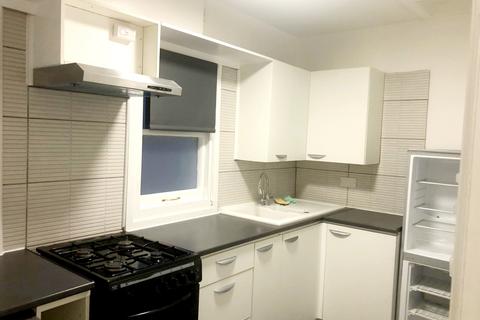 2 bedroom apartment to rent, Berrylands Road, SURBITON
