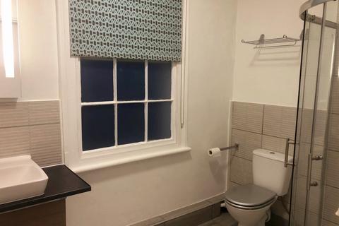 2 bedroom apartment to rent, Berrylands Road, SURBITON