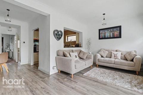 3 bedroom detached house for sale, Candover Road, Hornchurch