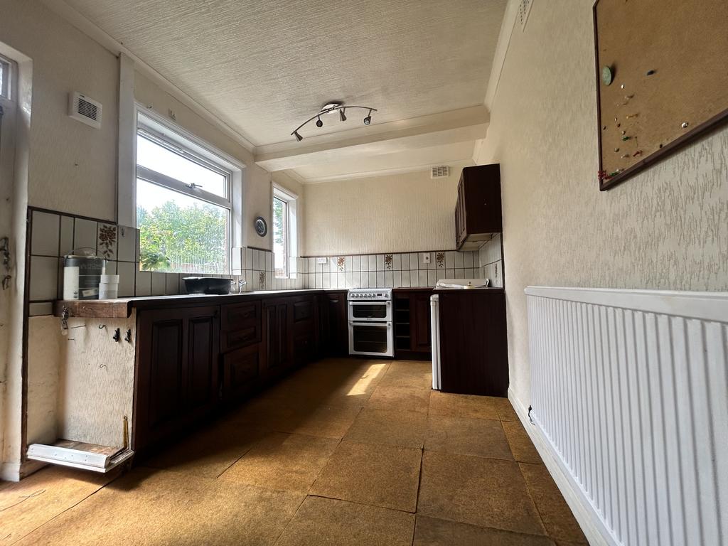 House in Leicester, Knighton - More