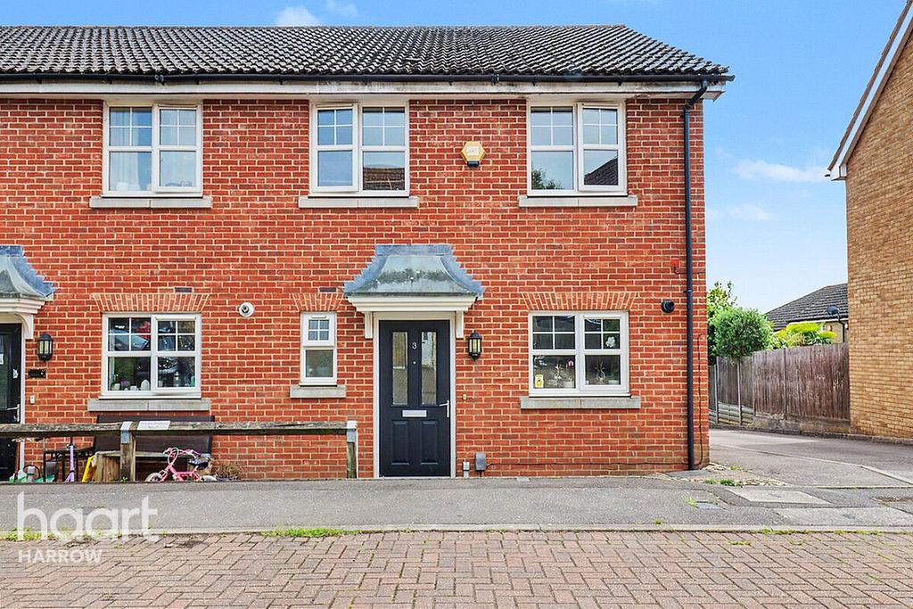 Detached house exterior, driveway