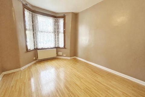 3 bedroom house to rent, Denbigh Road, London, E6