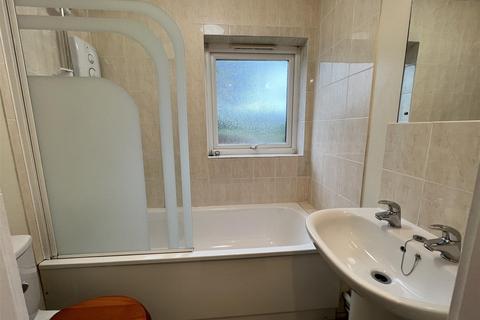 1 bedroom flat to rent, Cedar Court, Taunton TA2