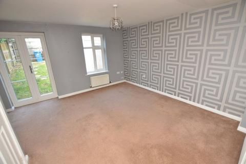 3 bedroom townhouse to rent, Kinsley Close, Ince
