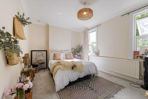 4 bedroom semi-detached house for sale, Meadowcourt Road, Blackheath, London, SE3