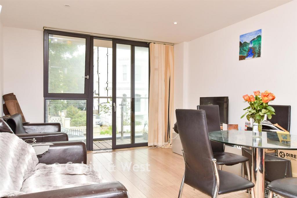 Apartment in Brighton - View 4