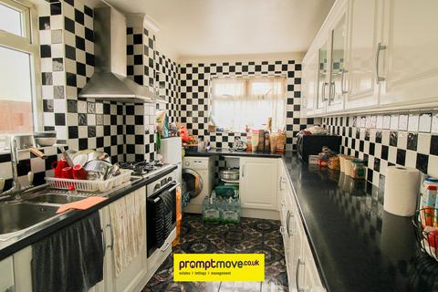 3 bedroom end of terrace house for sale, Selbourne Road Luton LU4 8LU