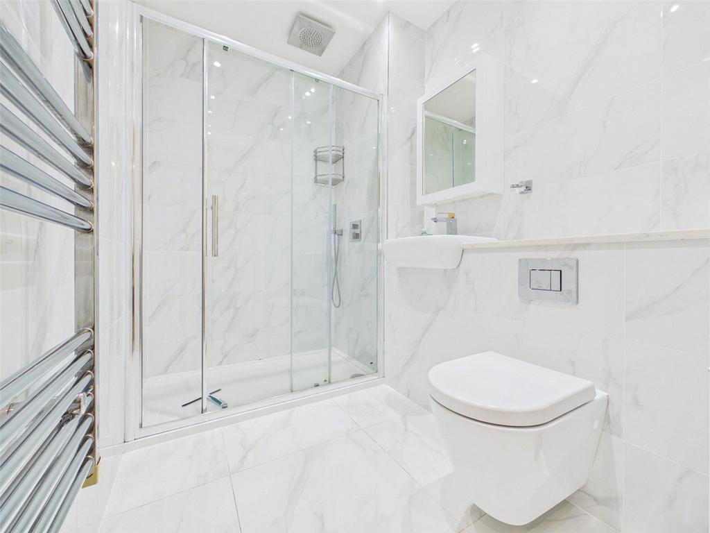 Apartment in Ickenham - View 5